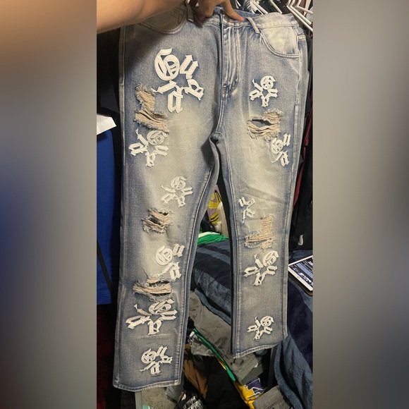 Embroidered Ripped Jeans - Picture 4 of 8